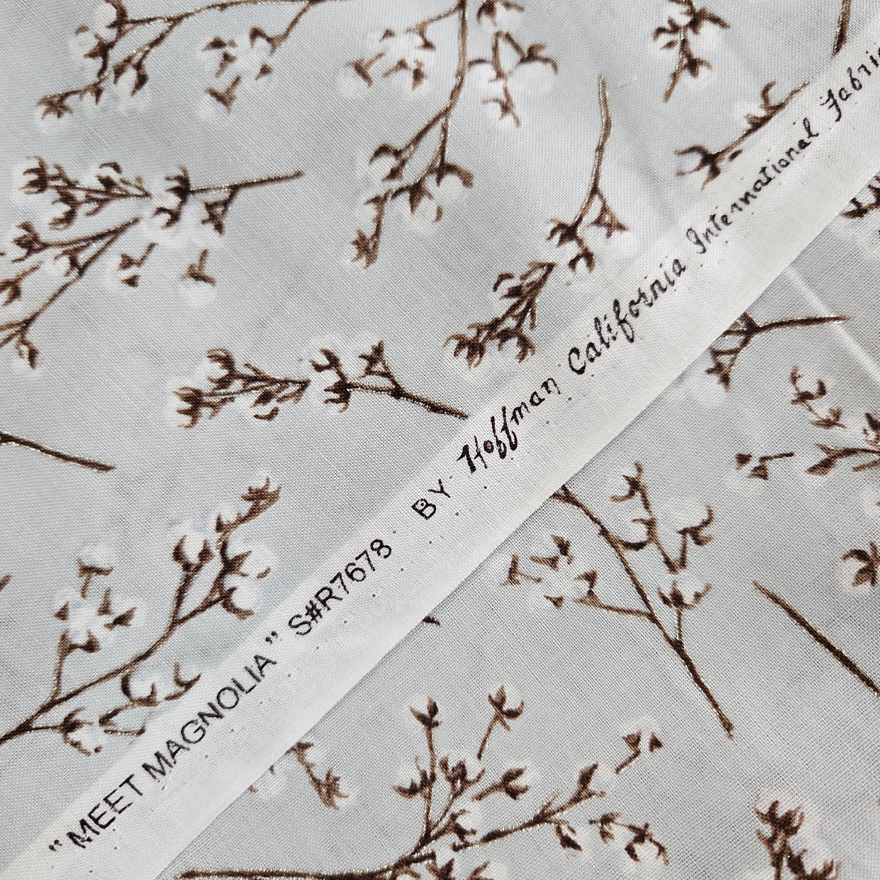 Hoffman - Meet Magnolia Buds Metallic R7678 100% Cotton Fabric
