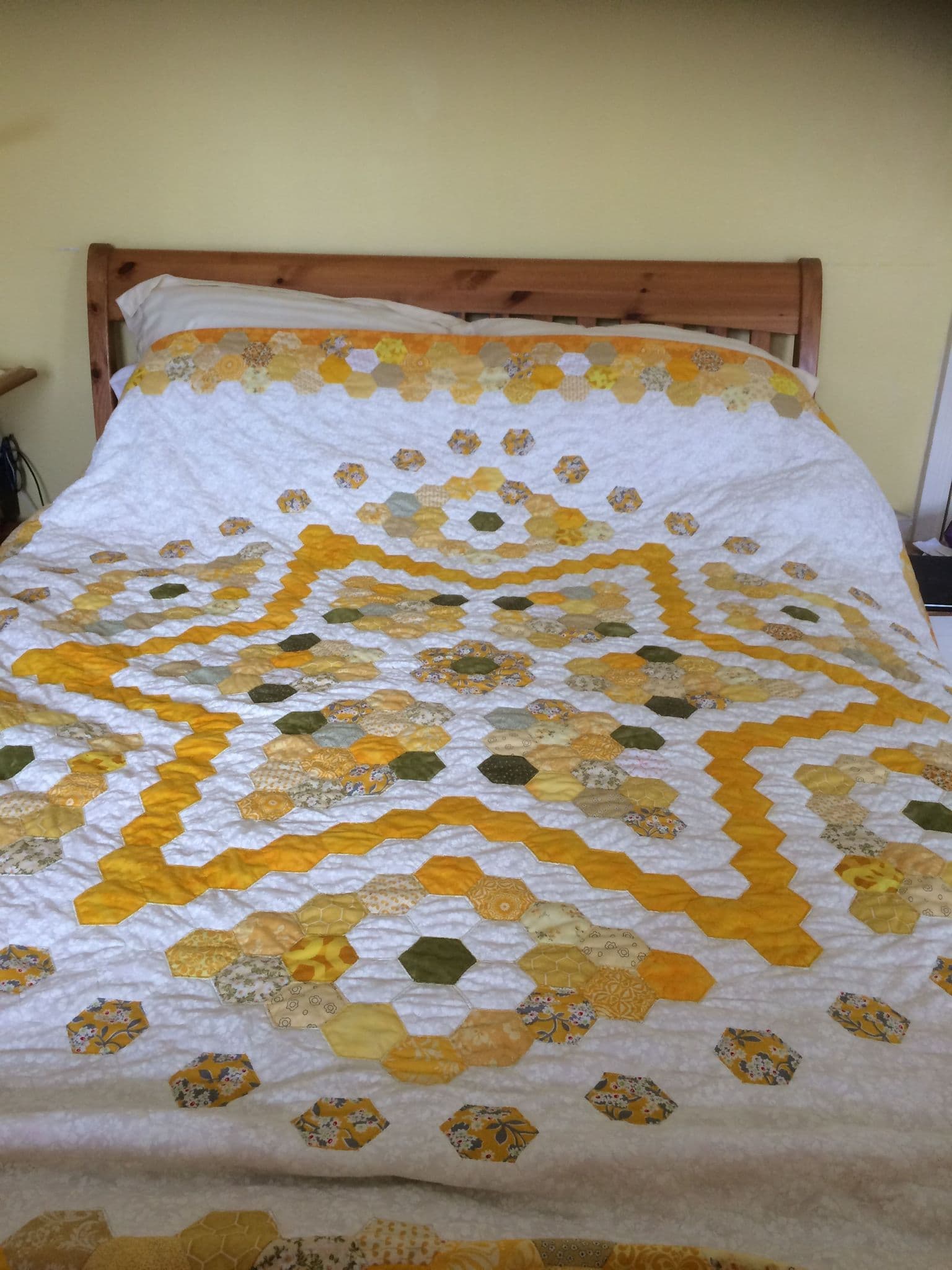 Paper Pieced Hexie Quilt by Maria