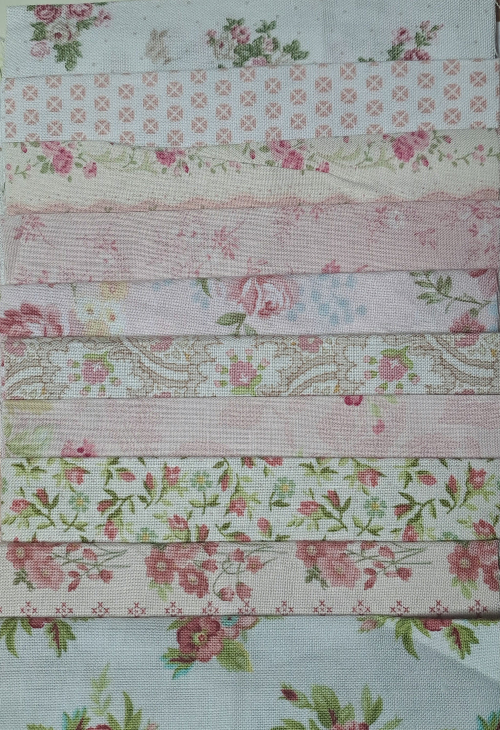 5" Charm Roll - Vintage Floral - Crafts and Quilts