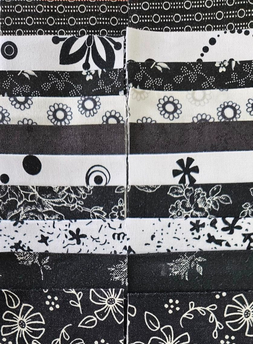 2.5" Jelly Roll - Black & White