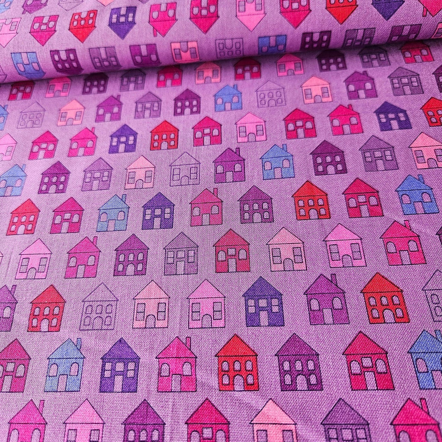 Stof - Quilters Basic Perfect Houses Purple 100% Cotton Fabric