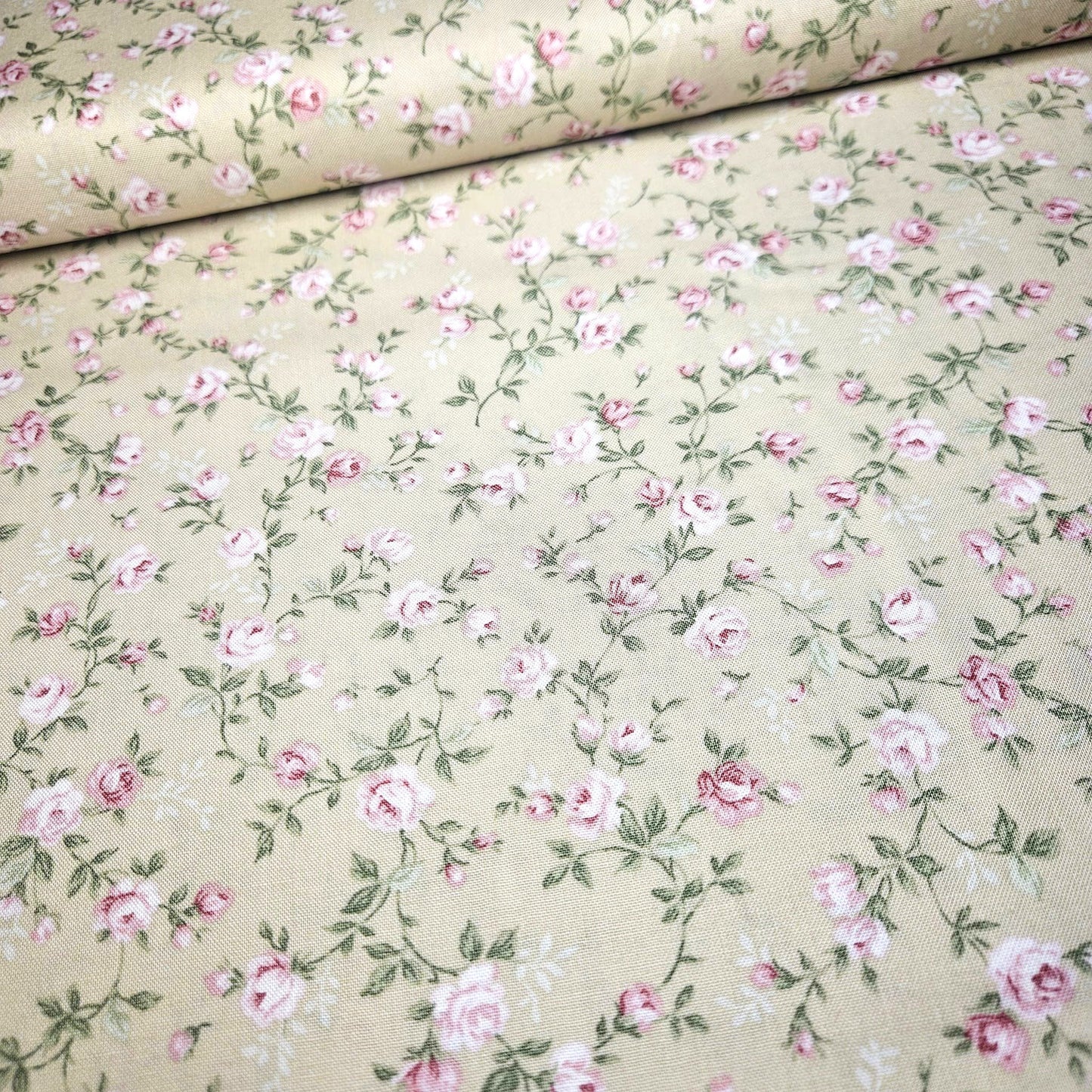 Stof - Vintage Roses Neutral Rambling Rose 100% Cotton Fabric