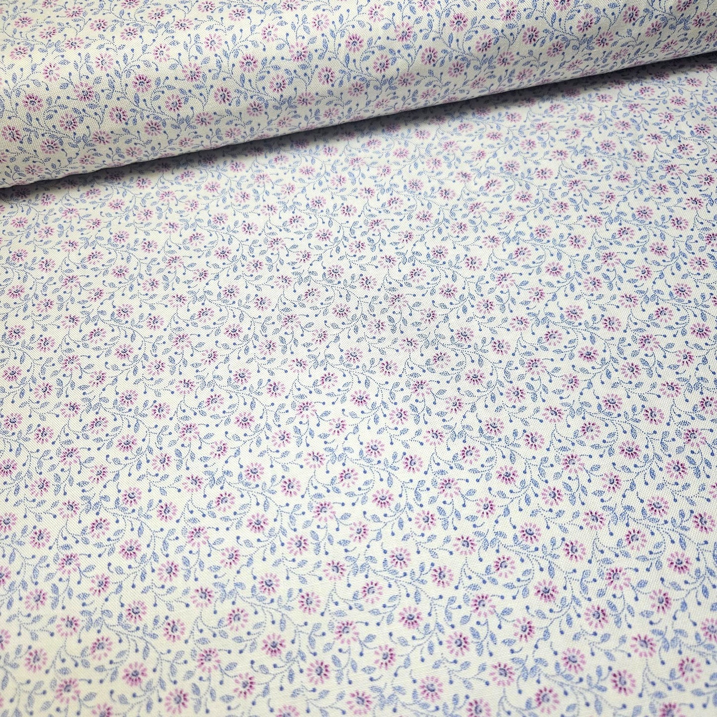 Henry Glass - Windsor Park Daisy 100% Cotton Fabric