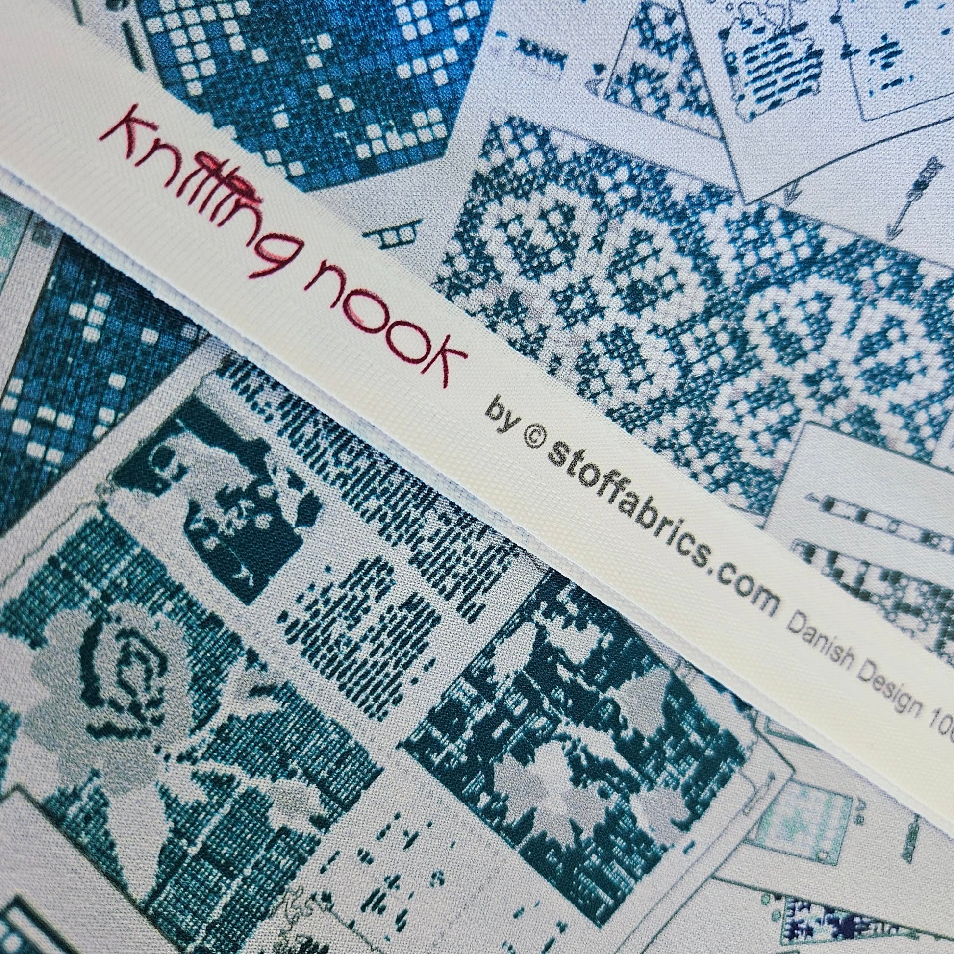 Stof - Knitting Nook Blue 100% Cotton Fabric