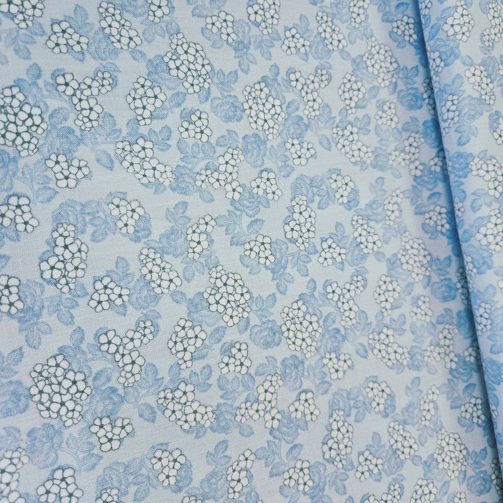 Stof - Quilters Basics Style Blossom Blue 100% Cotton Fabric