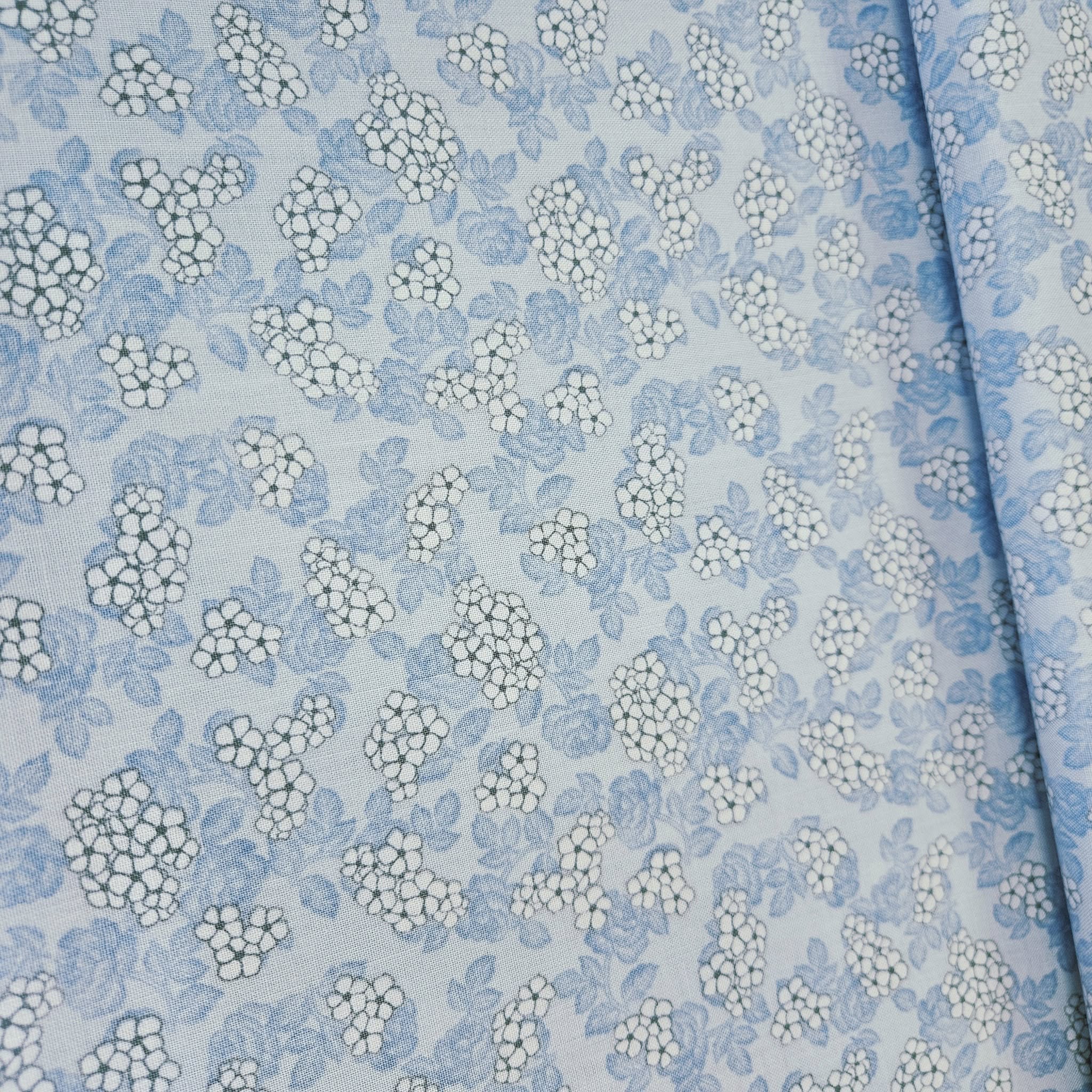 Stof - Quilters Basics Style Blossom Blue 100% Cotton Fabric