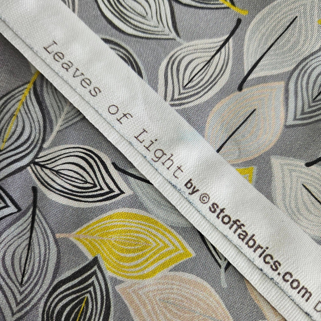 Stof - Leaves of Light Leaf Grey 100% Cotton Fabric - Crafts and Quilts