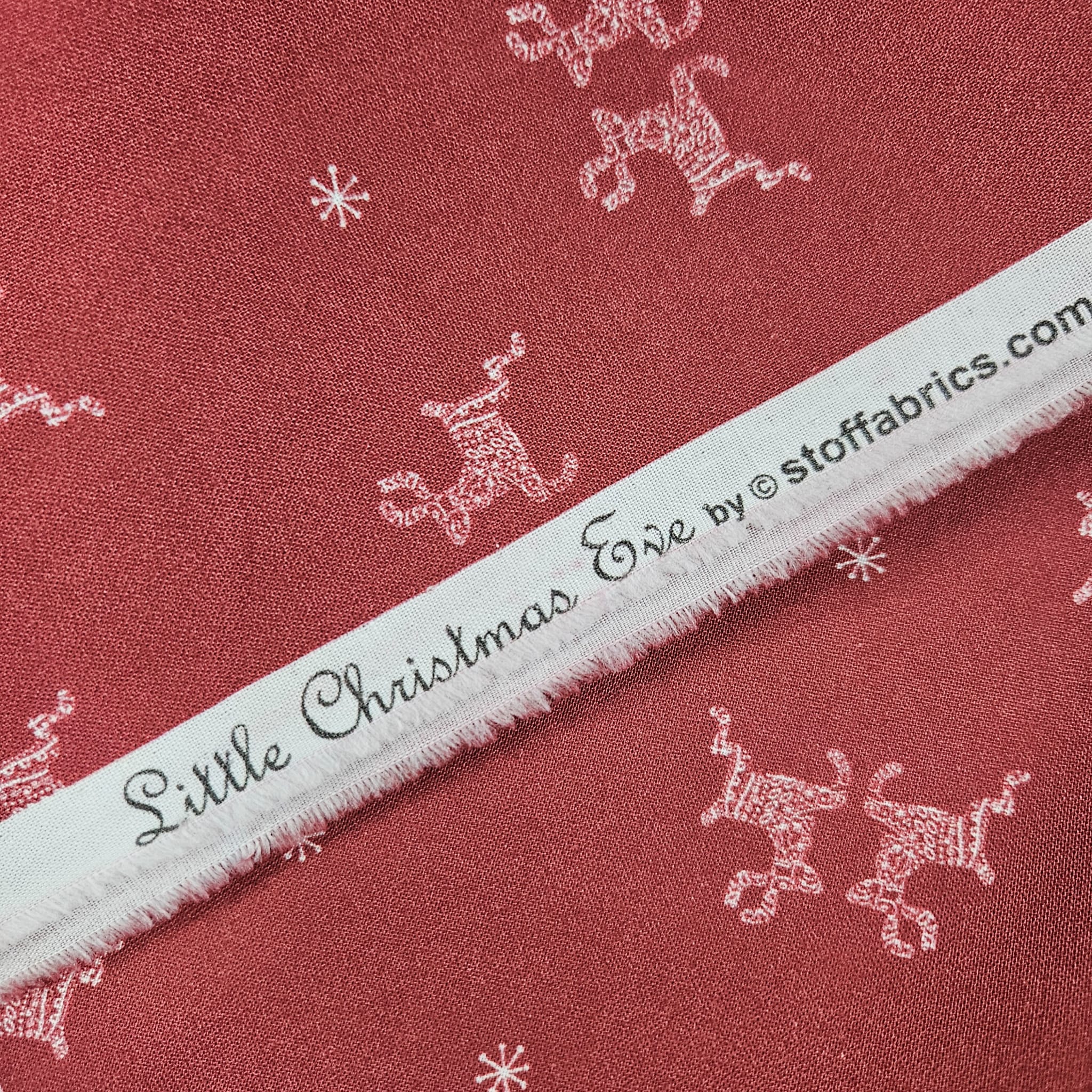 Stof - Little Christmas Eve Reindeer Red 100% Cotton Fabric