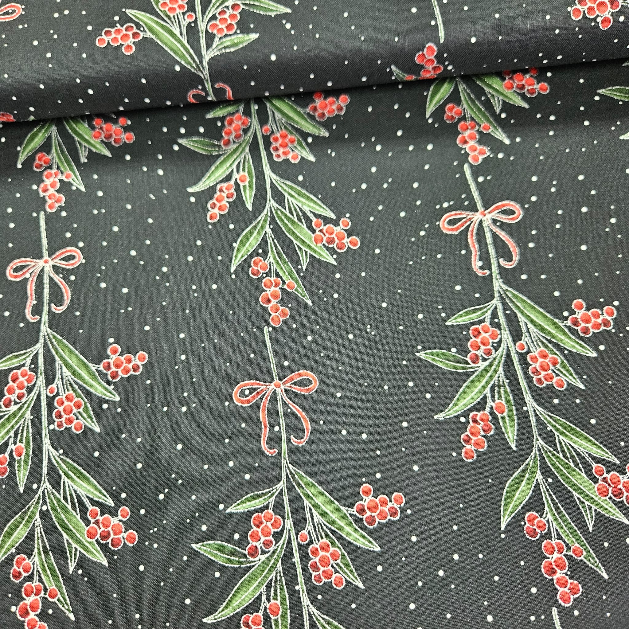 Hoffman - Winter Blooms Mistletoe Black 7674 100% Cotton Fabric