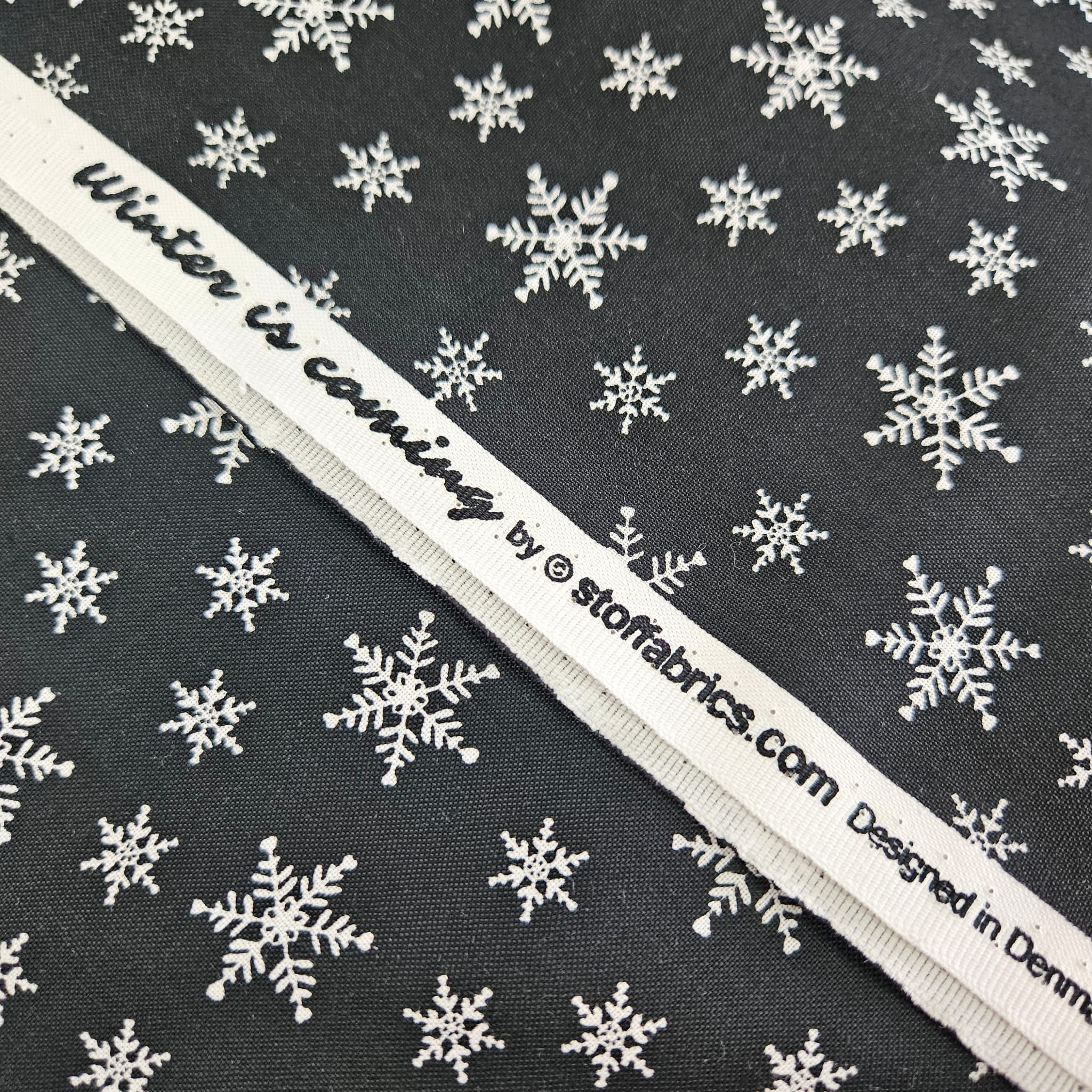 Stof - Winter is Coming Snowflakes Black 100% Cotton Fabric