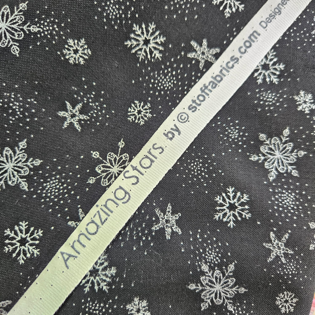 Stof - Amazing Stars Snowflakes Black Metallic 100% Cotton Fabric