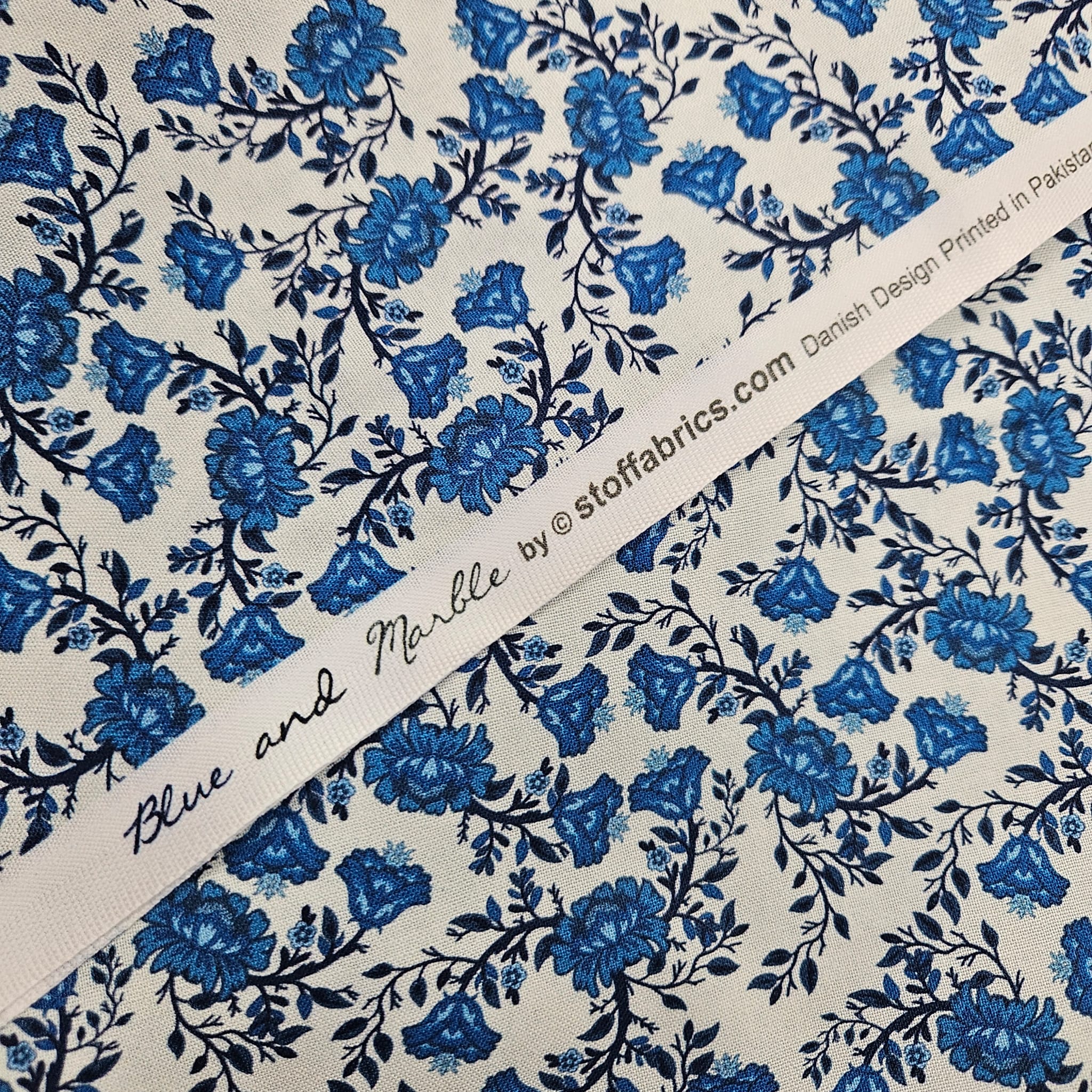 Stof - Blue and Marble 4502-872 100% Cotton Fabric
