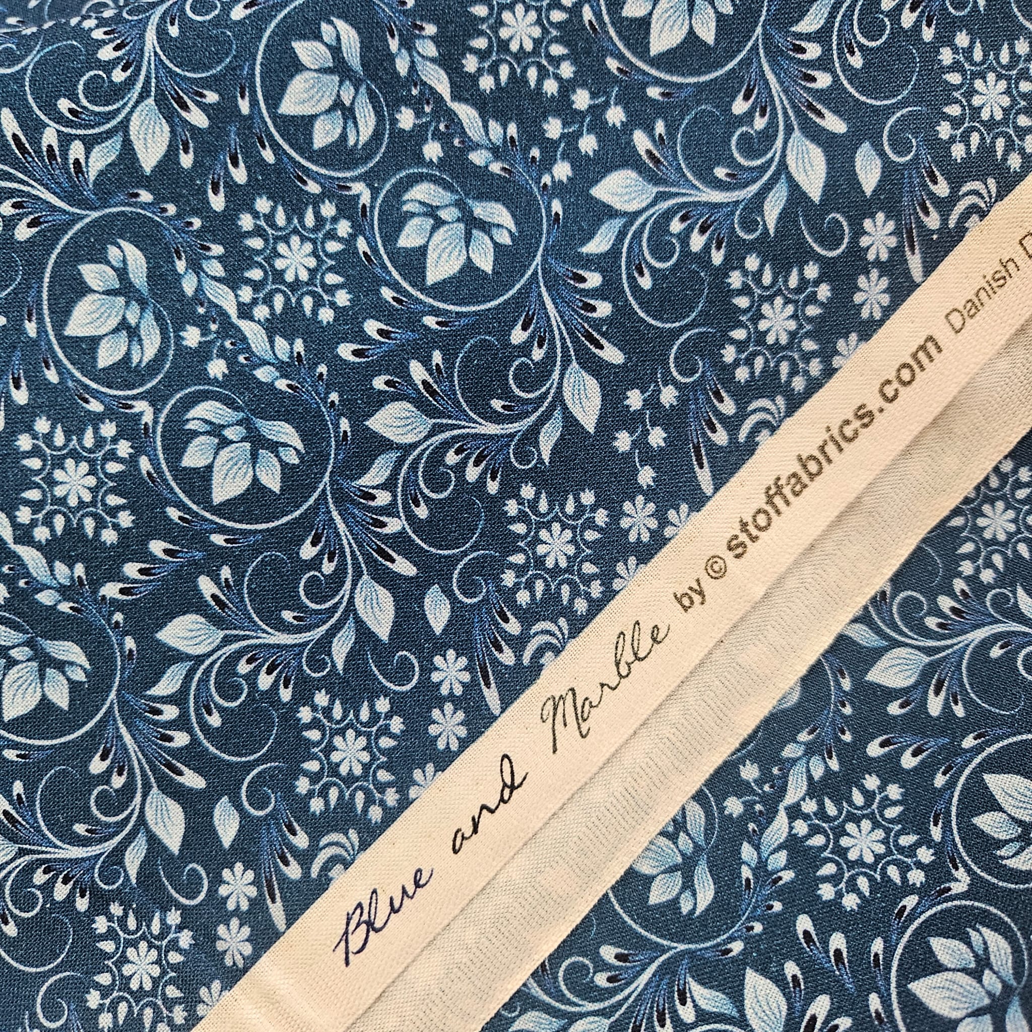 Stof - Blue and Marble 4502-870 100% Cotton Fabric