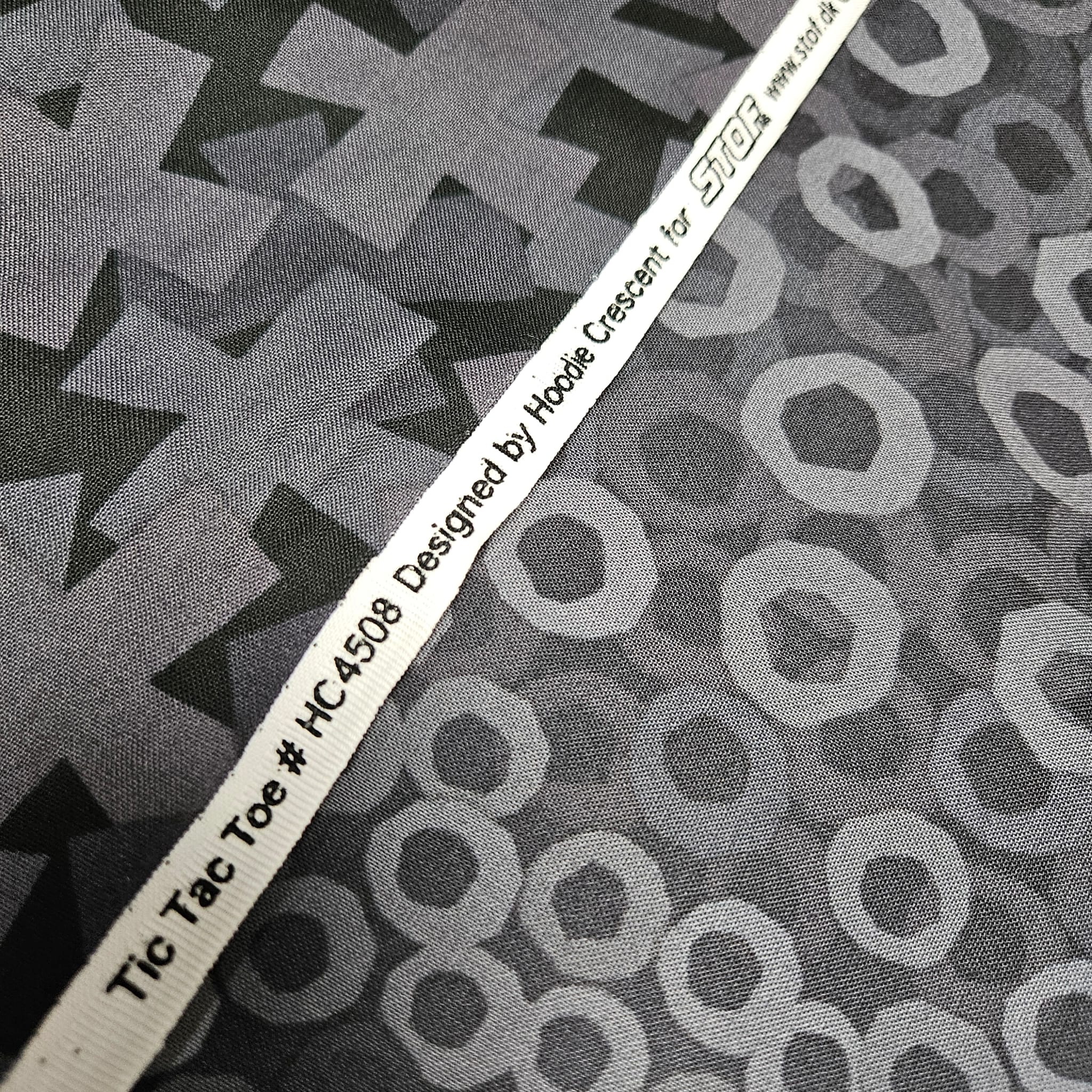 Stof - Tic Tac Toe Black to Grey 100% Cotton Fabric - Crafts and Quilts