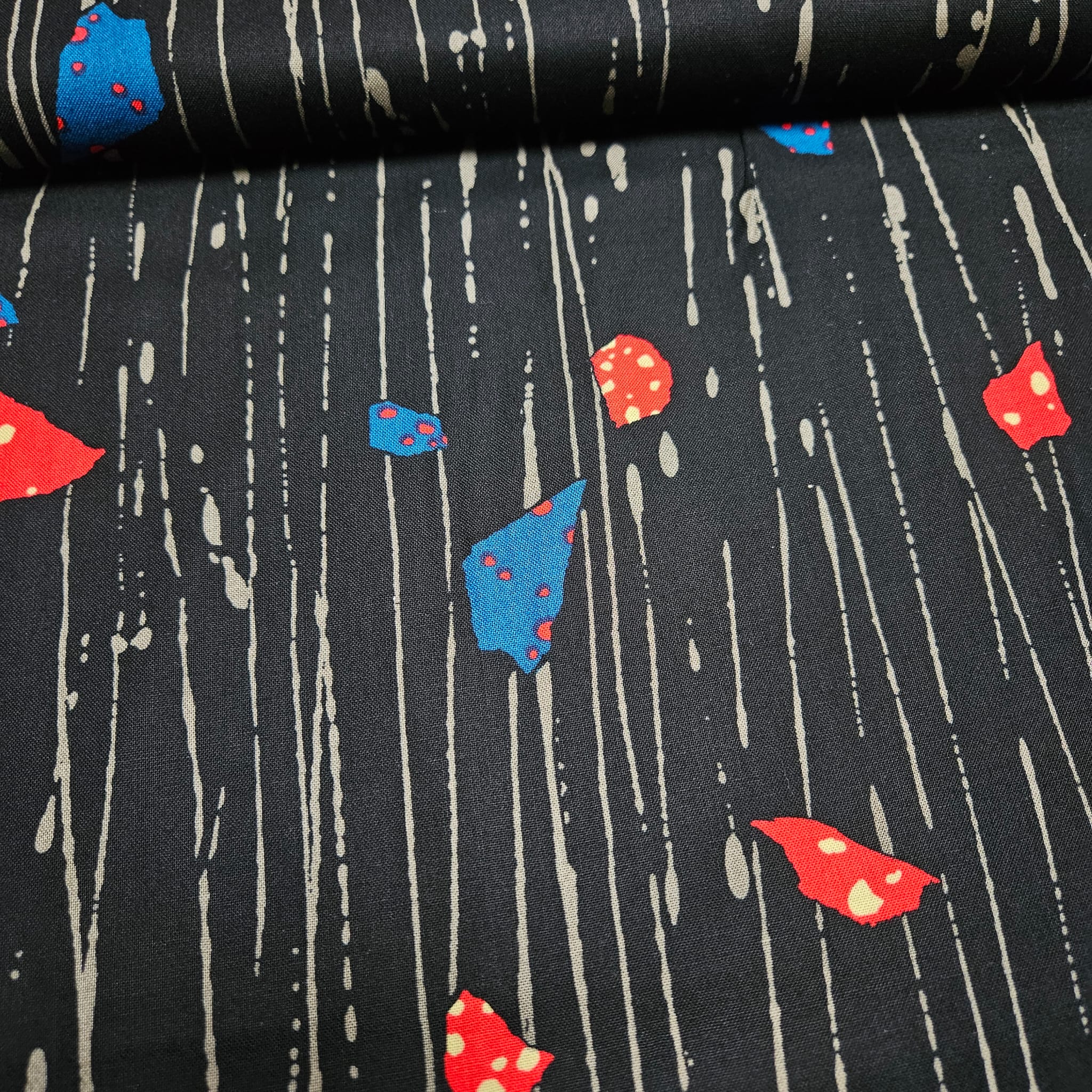 Stof - Once Around - Pieces in the Rain Black 100% Cotton Fabric - Crafts and Quilts