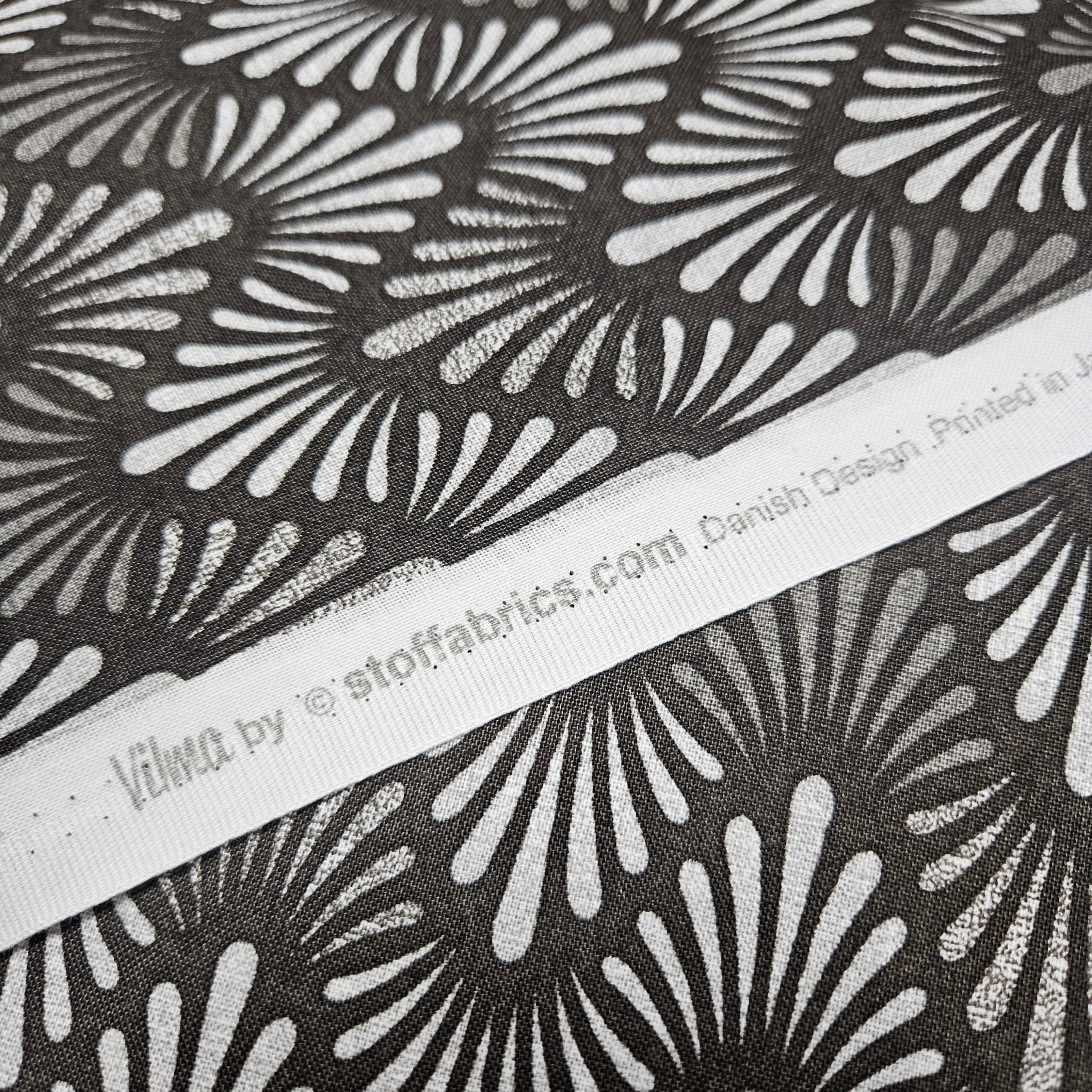 Stof - Vilma Wave Black Grey 100% Cotton Fabric - Crafts and Quilts