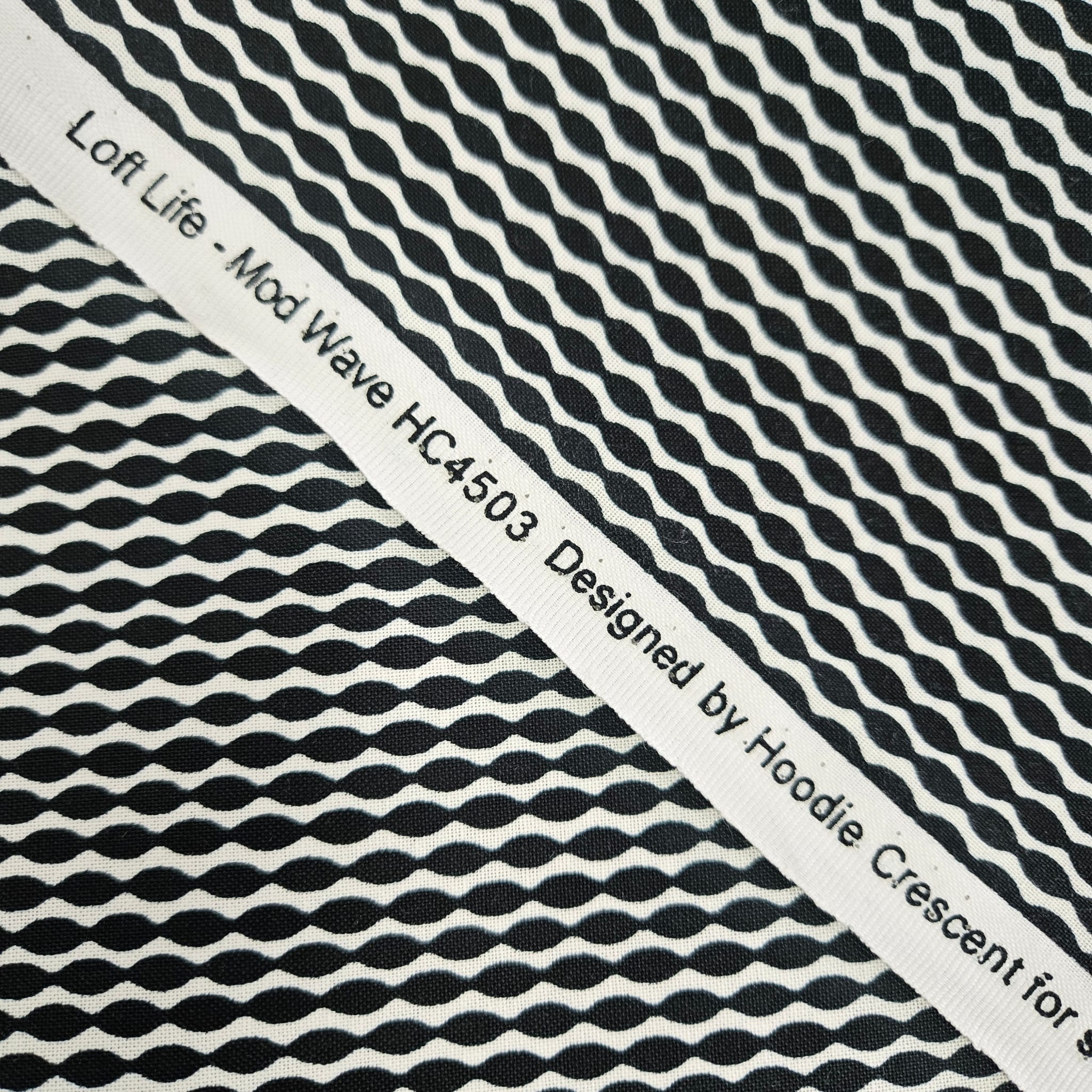 Stof - Loft Life Mod Wave Black & White 100% Cotton Fabric - Crafts and Quilts
