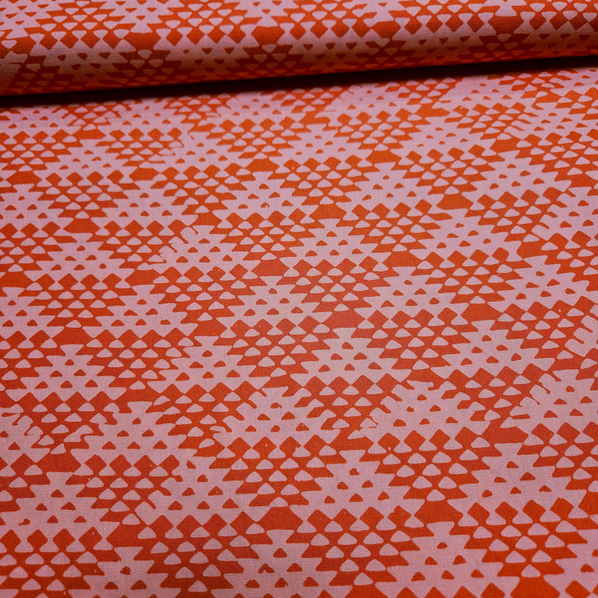 Hoffman - Bali Batiks Handpaints Geo Baskets Coral 3017 080 100% Cotton Fabric - Crafts and Quilts
