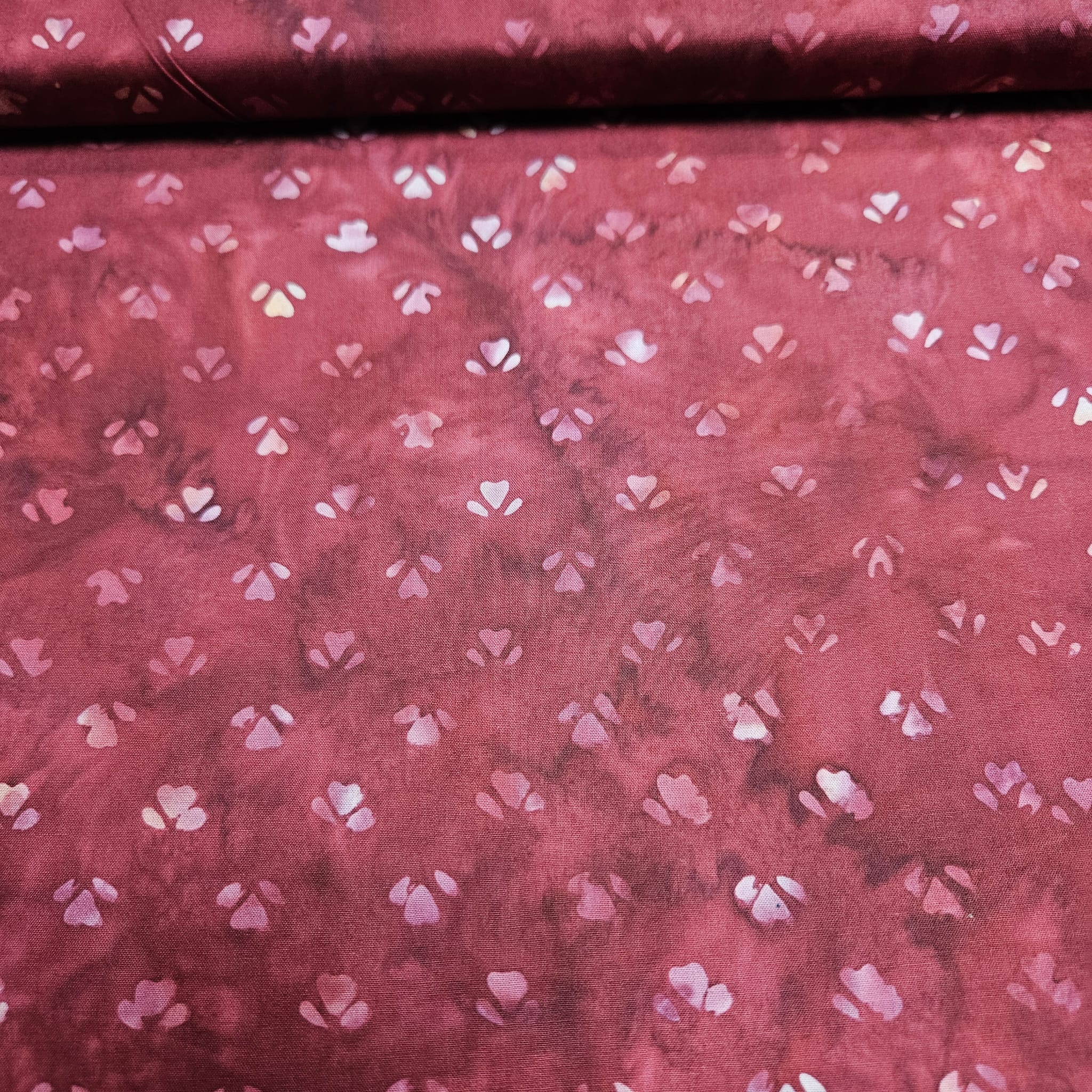 Hoffman - Bali Batiks Handpaints Dainty Hearts Red 3361-525 100% Cotton Fabric