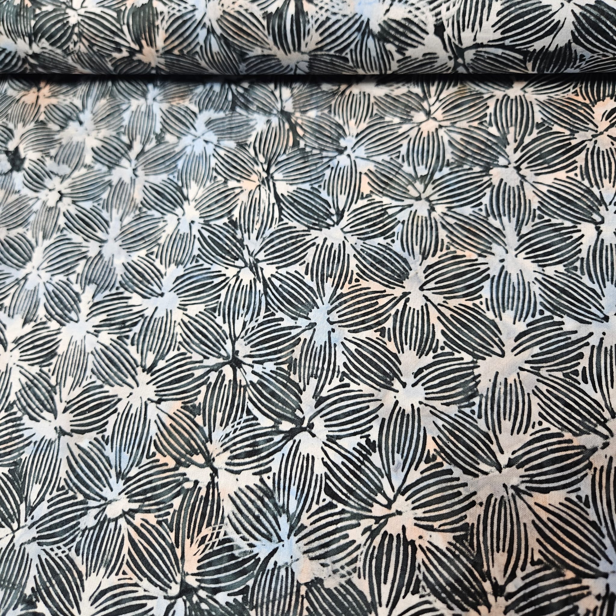 Hoffman - Bali Batiks Handpaints Petal Punch 100% Cotton Fabric