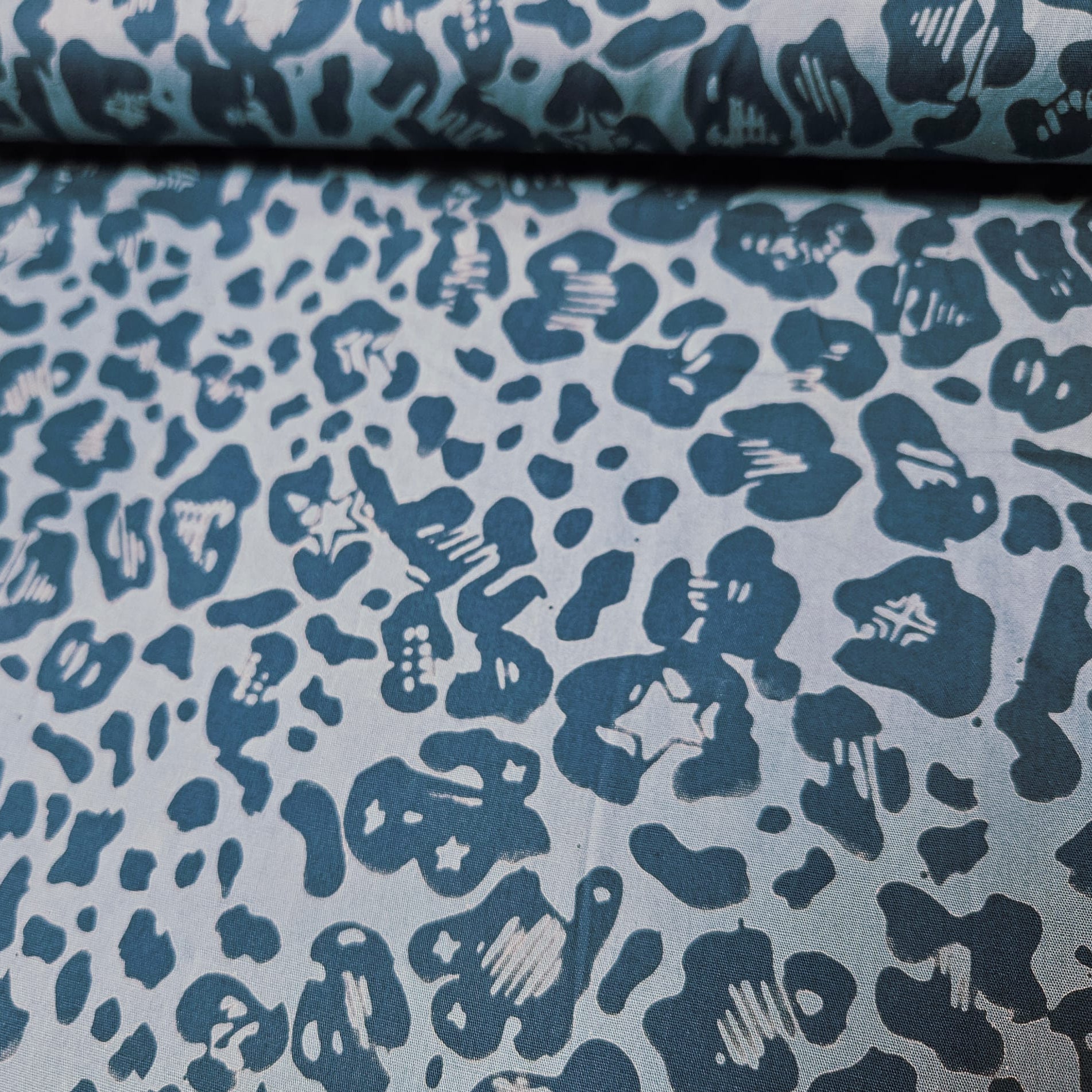 Hoffman - Bali Batiks Handpaints Animal Pewter 185 100% Cotton Fabric