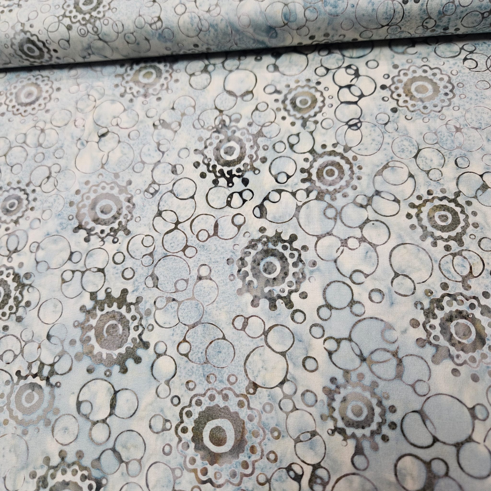 Hoffman - Bali Batiks Handpaints Bubbles Smoke 3356-921 100% Cotton Fabric