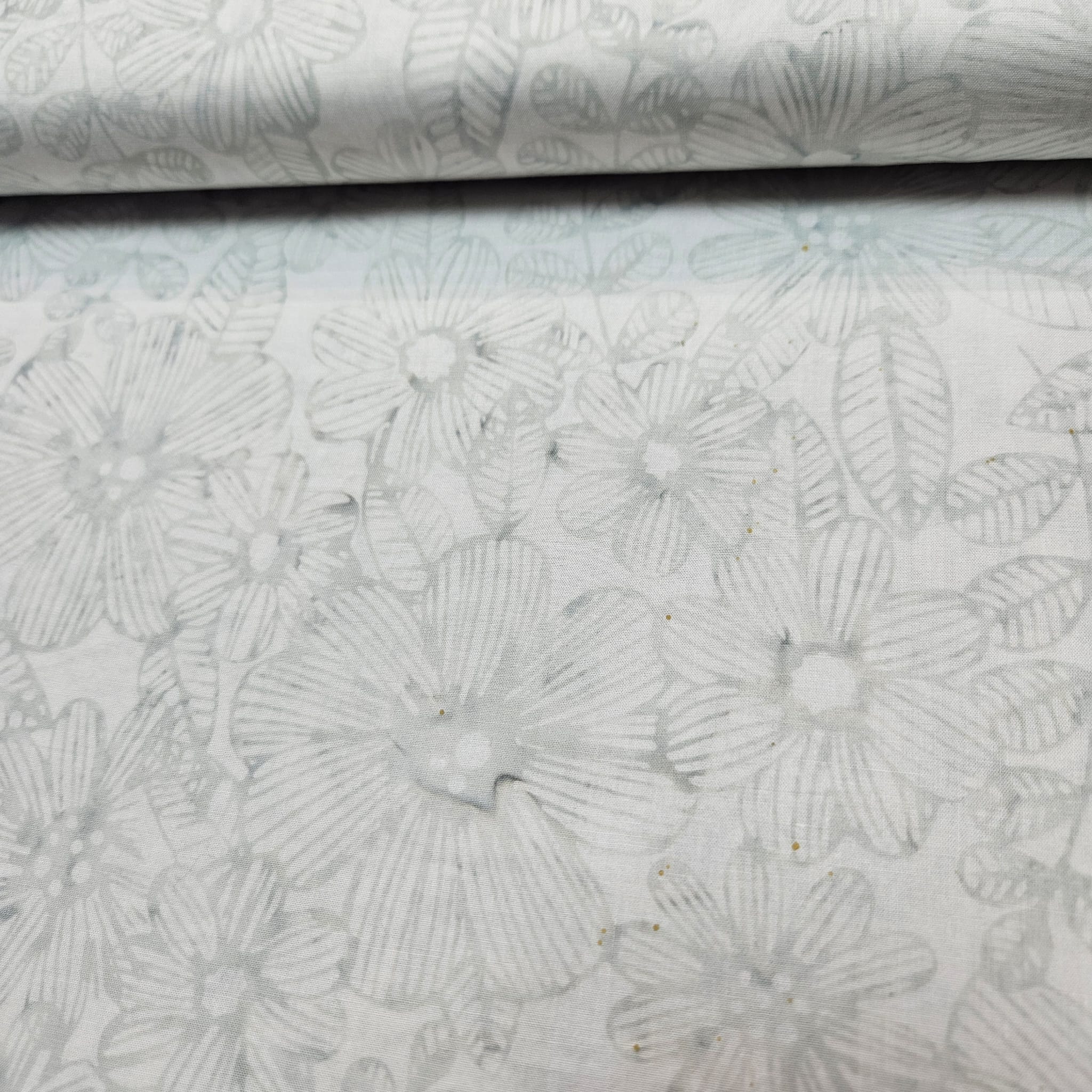 Hoffman - Bali Batiks Handpaints Blooms Pale 3365 107 100% Cotton Fabric