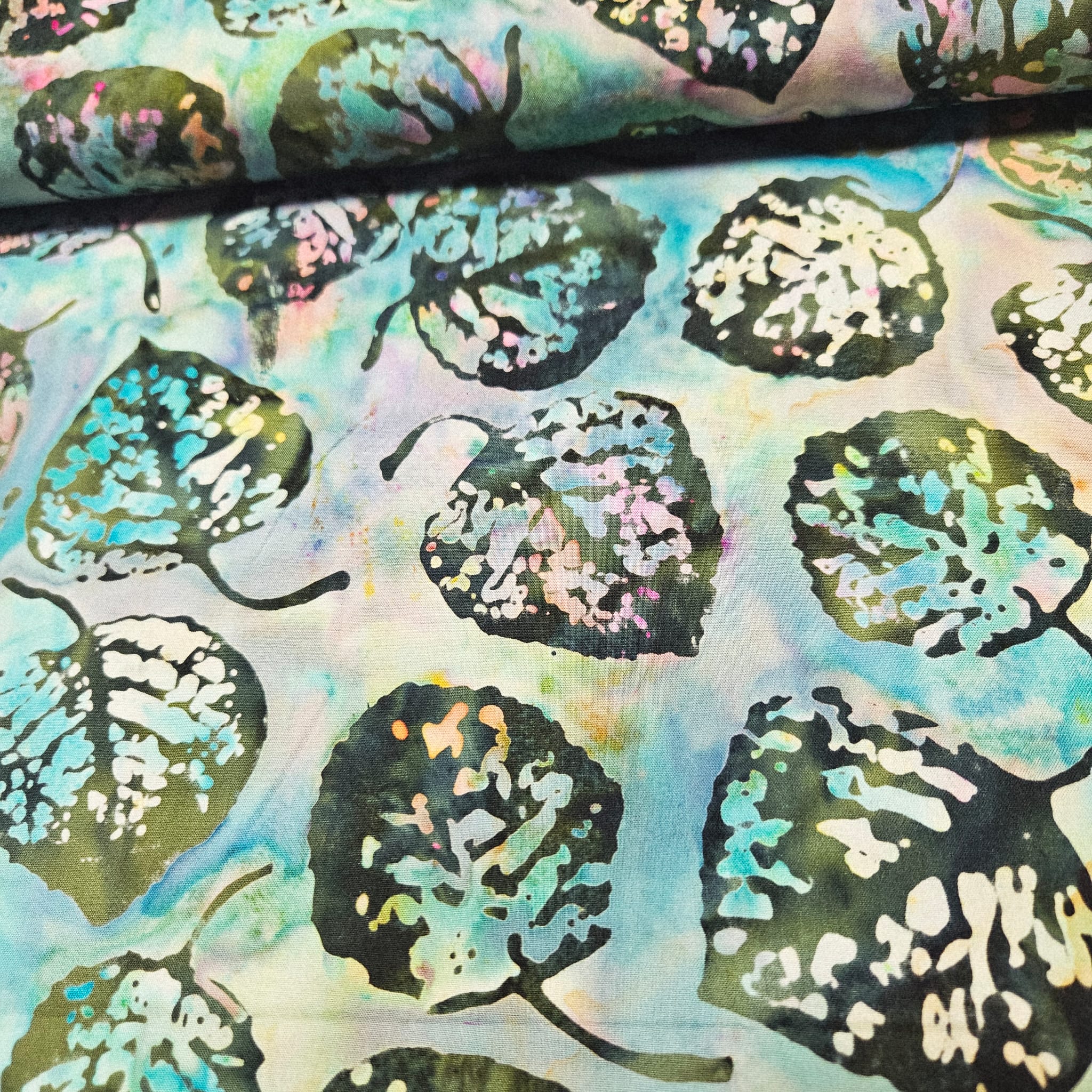 Hoffman - Bali Batiks Handpaints Leapfrog 3358 801 100% Cotton Fabric