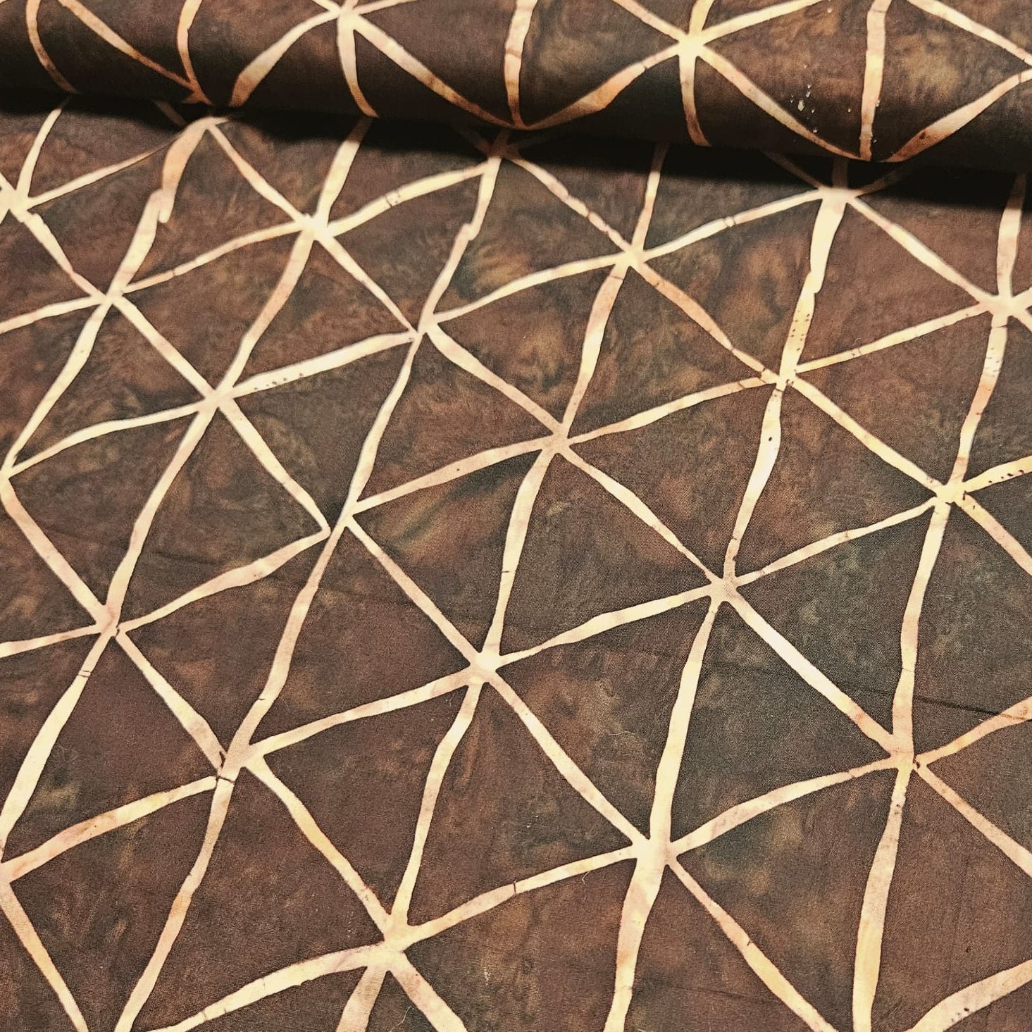 Hoffman - Bali Batiks Handpaints Bark Hourglass Havana 100% Cotton Fabric