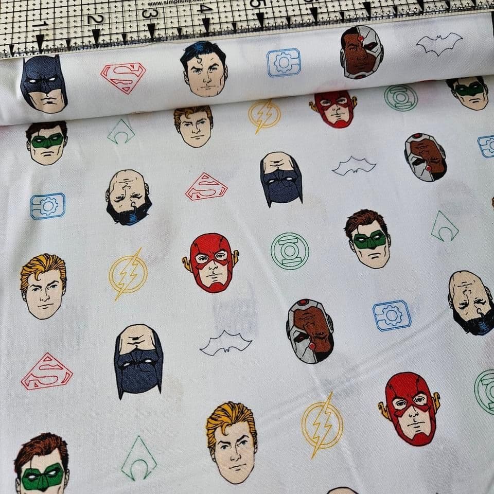 Camelot Cottons - DC Justice League Superheroes Heads White 23421204 100% Cotton Fabric