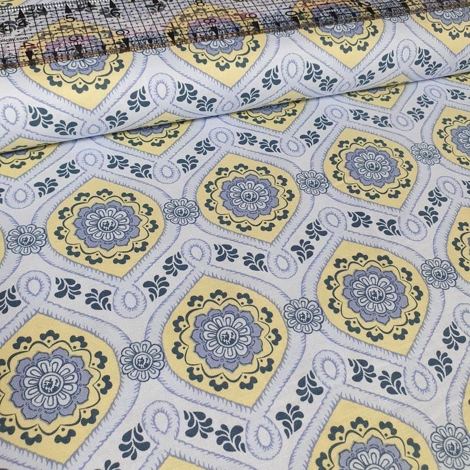 Henry Glass - Sew it! Quilt it! Love it! Medallions Blue 100% Cotton Fabric - Crafts and Quilts