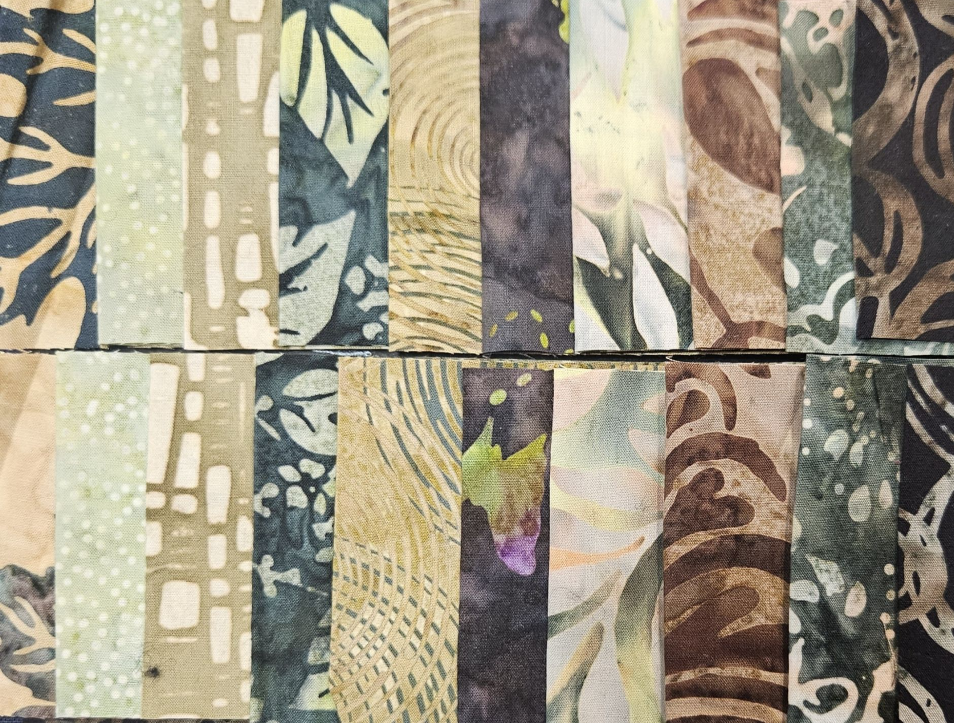 Jelly Roll - Hoffman Bali Batiks Earth Tones - Twenty 2.5" Strips 100% Cotton Fabric