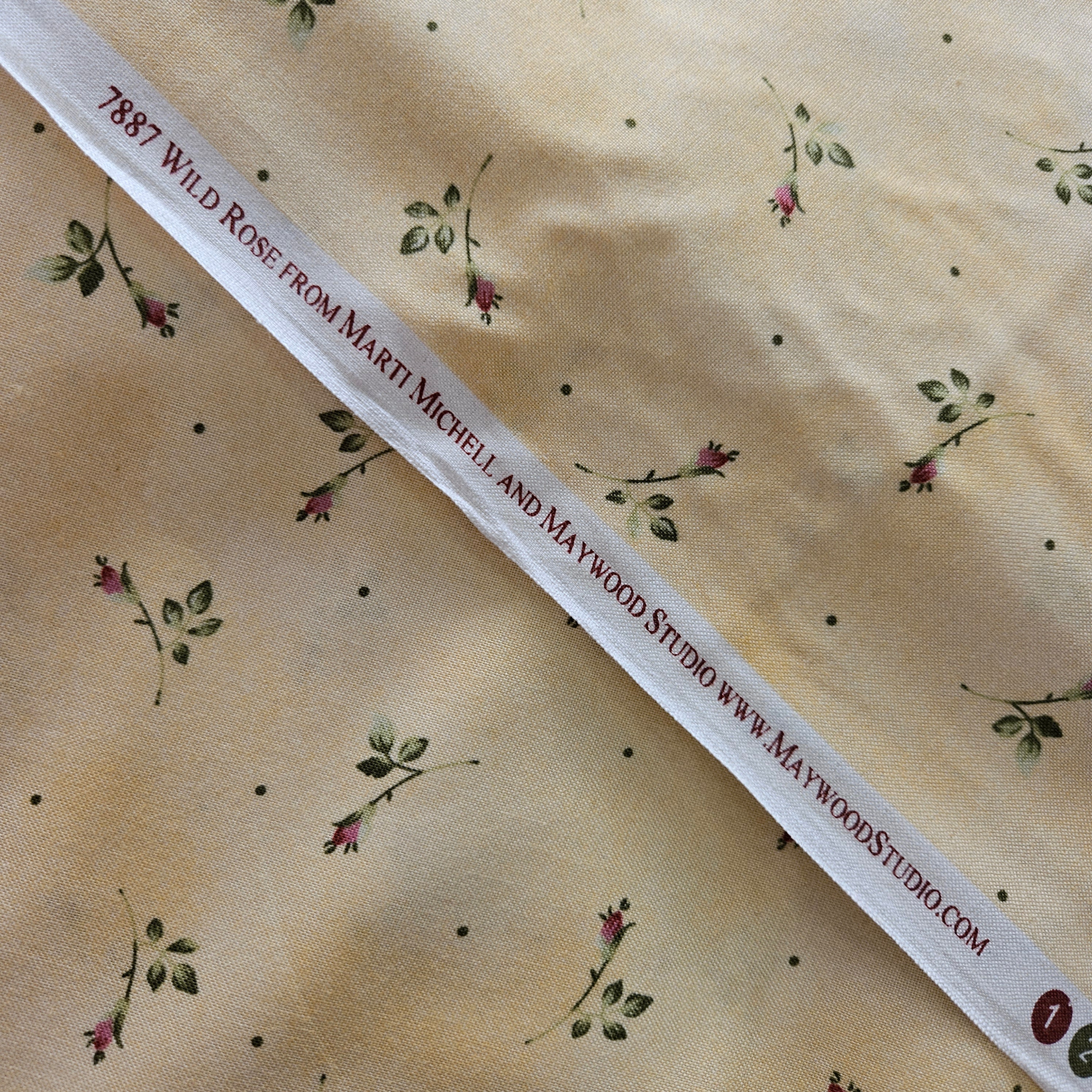 Maywood Studios - Wild Rose 726 100% Cotton Fabric - Crafts and Quilts