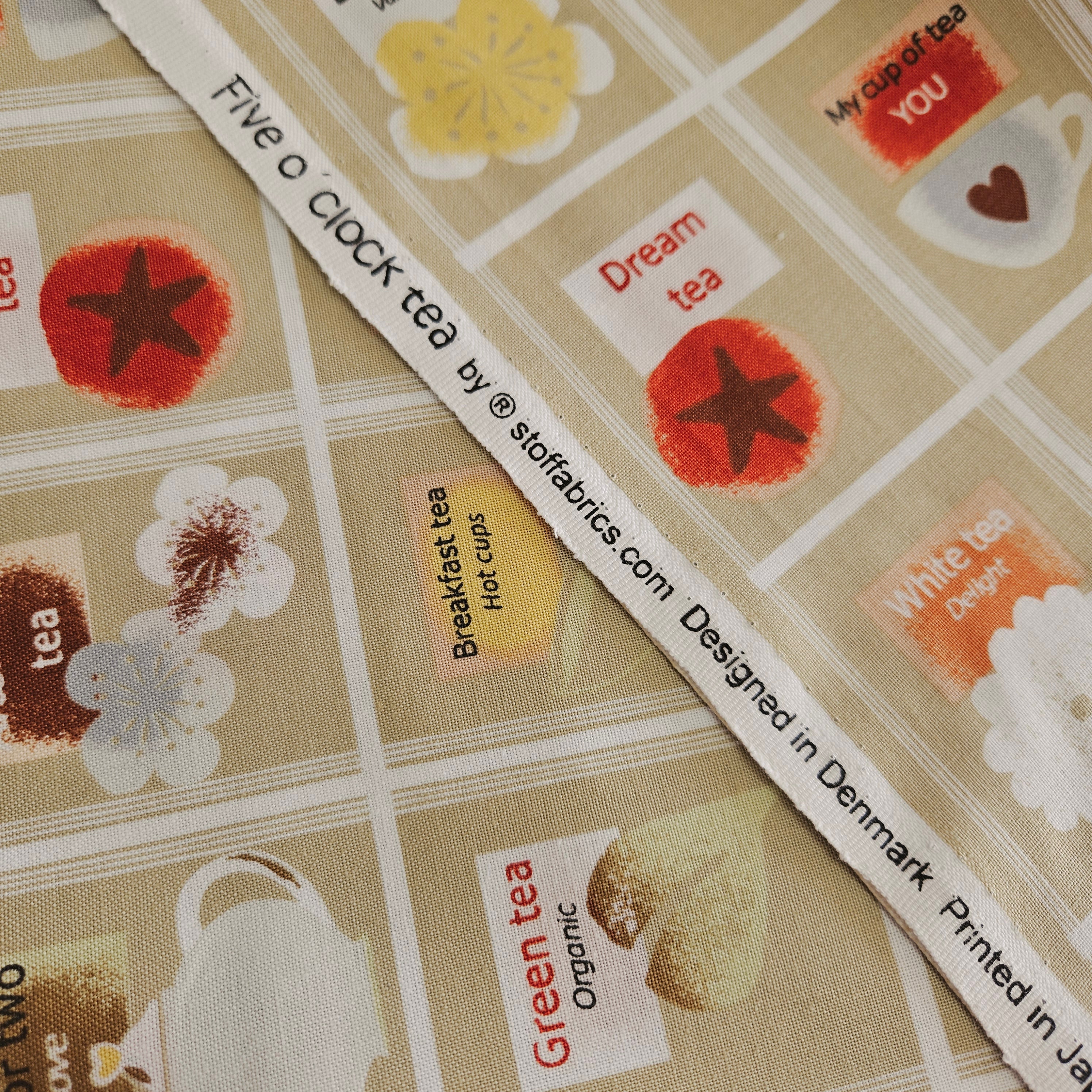 Stof - Five OClock Tea Squares Dk Beige 100% Cotton Fabric - Crafts and Quilts
