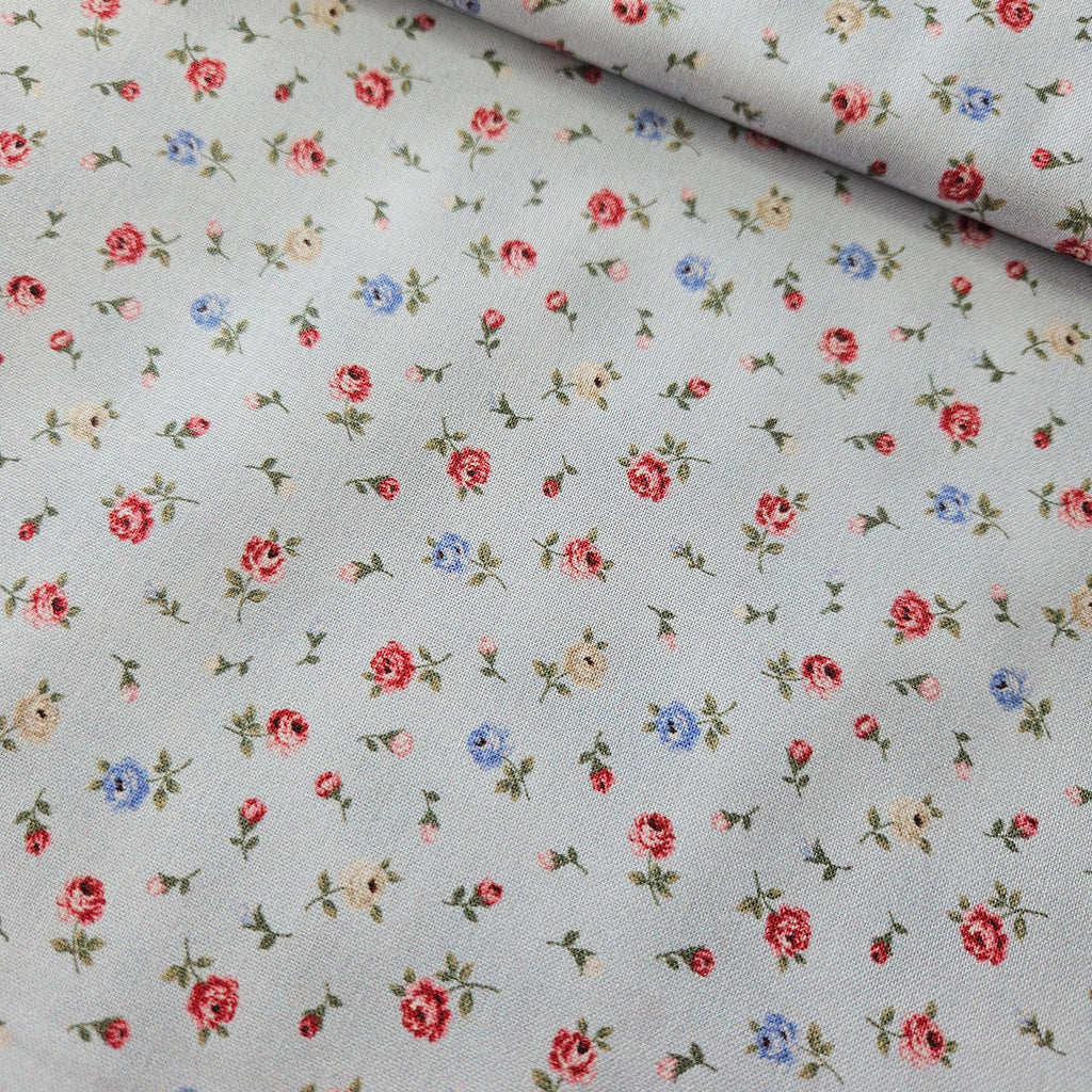 Stof - Vigga Rose Blue 100% Cotton Fabric - Crafts and Quilts
