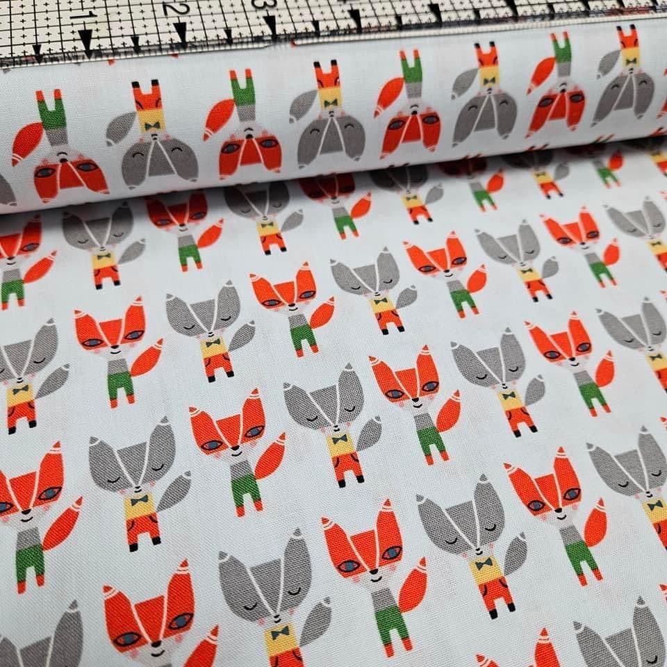 Robert Kaufman - Suzys Minis Mr Fox Grey 16320 100% Cotton Fabric - Crafts and Quilts