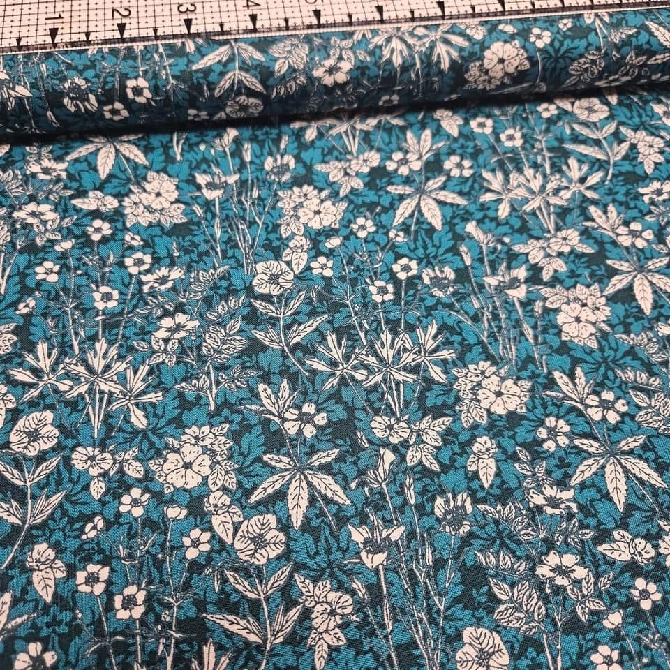 Stof - Autumn Leaves Blue Floral 100% Cotton Fabric