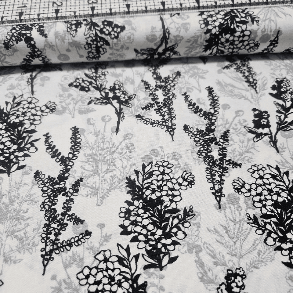 Stof - Autumn Leaves White Sketched Floral 100% Cotton Fabric