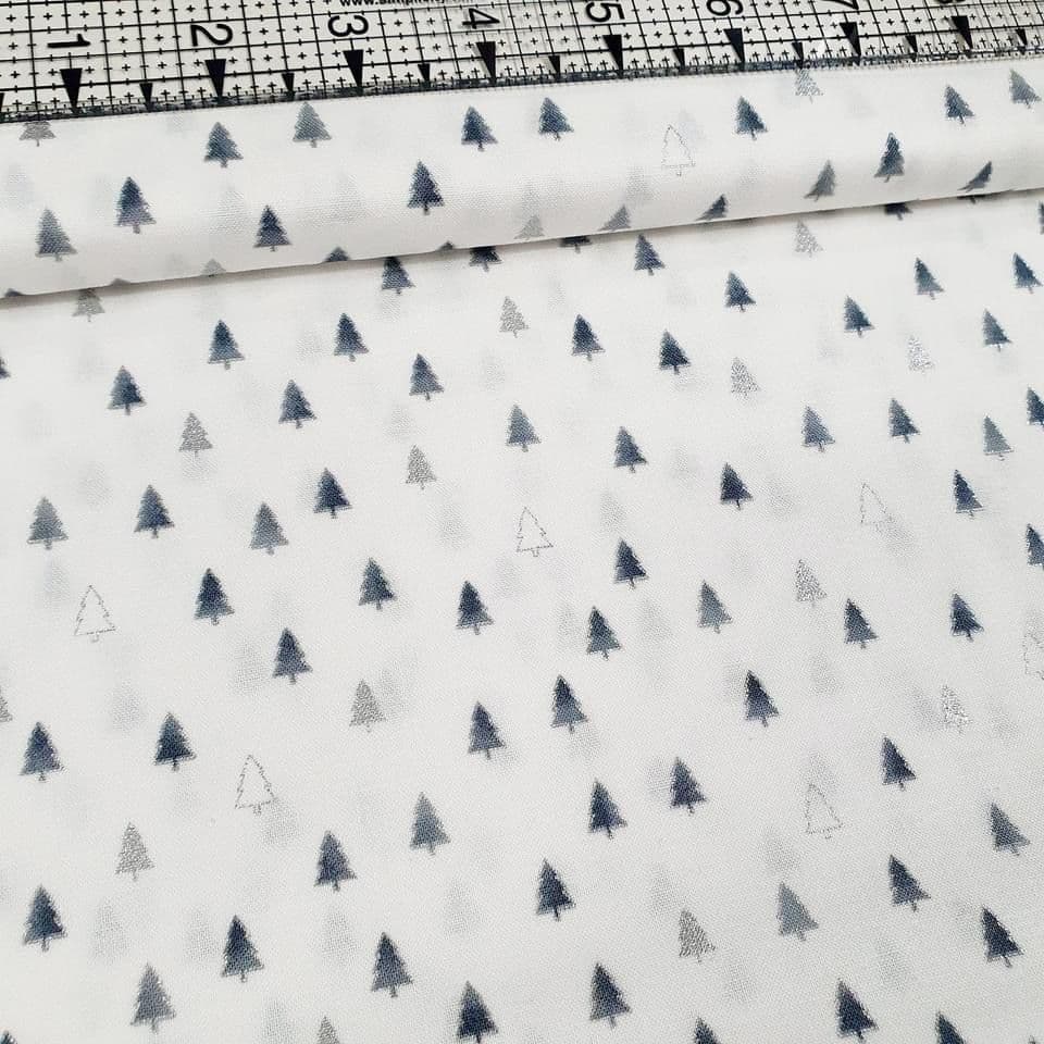 Stof - Christmas Wonderland Metallic Trees White 100% Cotton Fabric