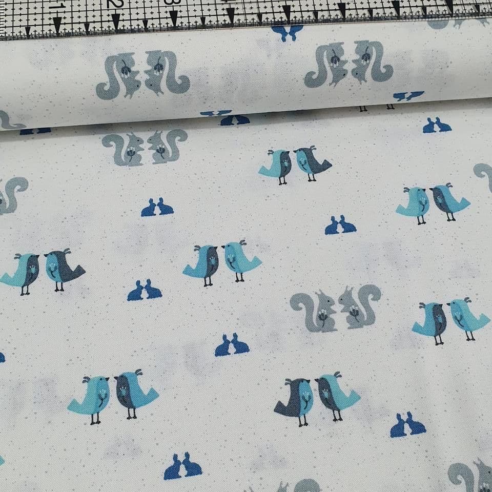 Stof - Hollies Flowers Birds and Squirrels Blue 100% Cotton Fabric