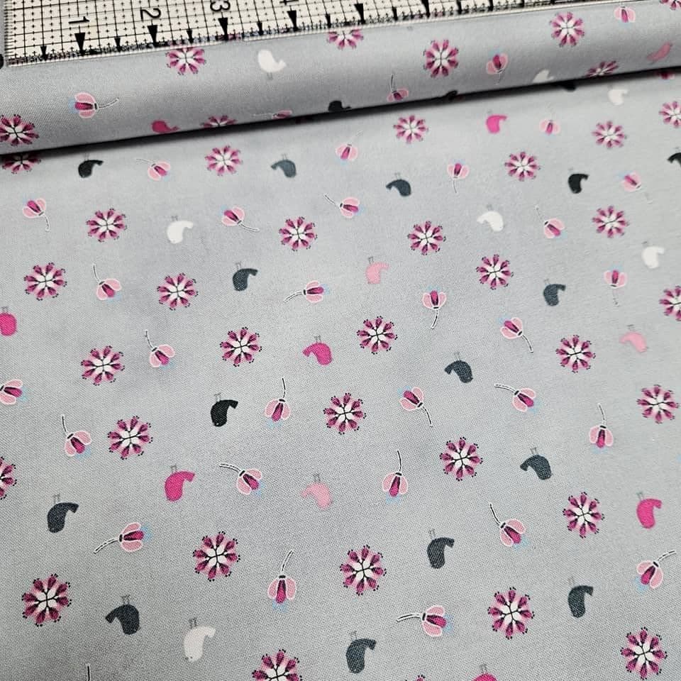 Stof - Hollies Flowers Birds Grey 100% Cotton Fabric