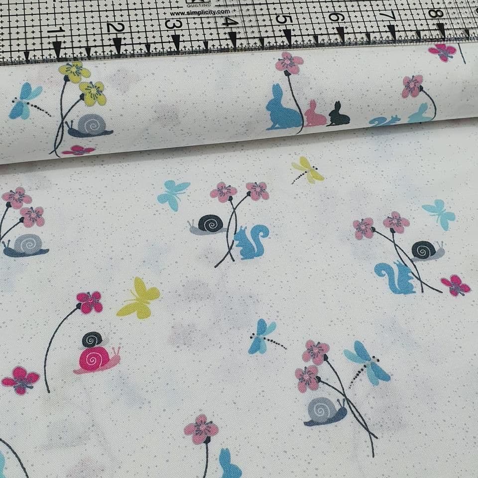 Stof - Hollies Flowers Snail Butterflies Multi 100% Cotton Fabric