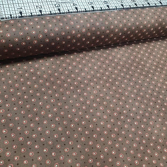 Stof - Quilters Basics Dusty Style Brown Spot 1 100% Cotton Fabric