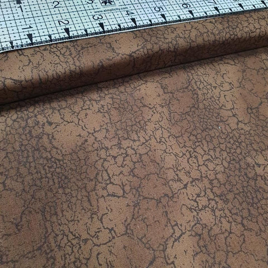 Stof - Quilters Basics Style Crackle Brown 4513 100% Cotton Fabric