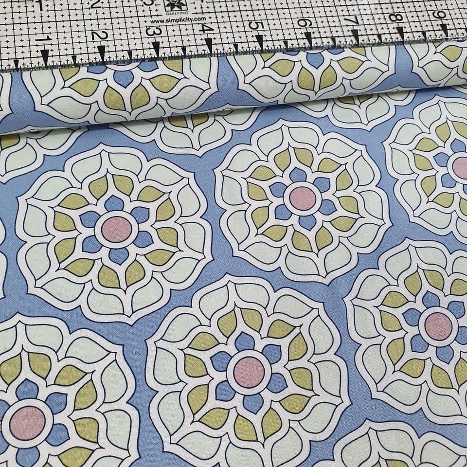 Windham Fabrics - Cascade Medallion 37947-2 100% Cotton Fabric