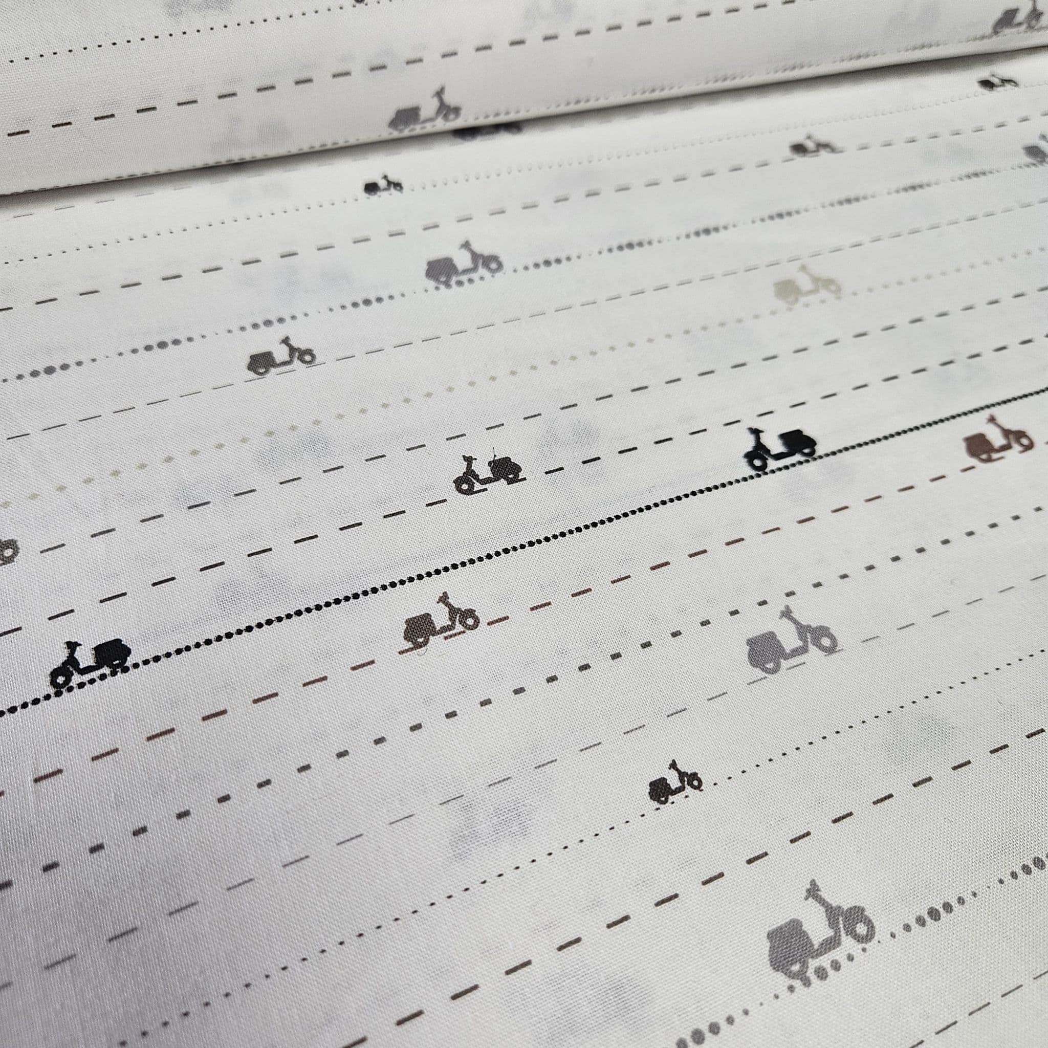 Stof - Slow Travel Scooters 100% Cotton Fabric